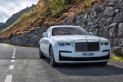 行政座駕新標(biāo)桿 4.8秒破百的藝術(shù)品內(nèi)飾，奔馳S級(jí)也難以企及